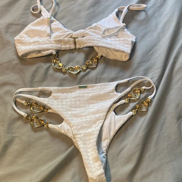 Beach Bunny Bikini - Picture 6 of 10